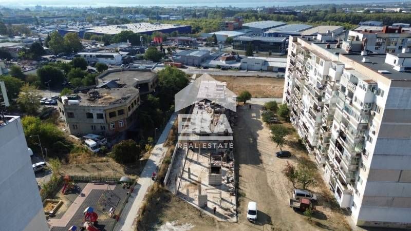 Тристаен ексклузивен апарамент за продажба, в новострояща се сграда, ж