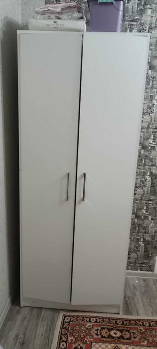 Продам шкаф белый