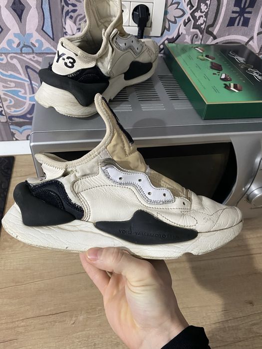 Vând adidaşi marca Yohji Yamamoto în colaborare cu Adidas,mărimea 39,5