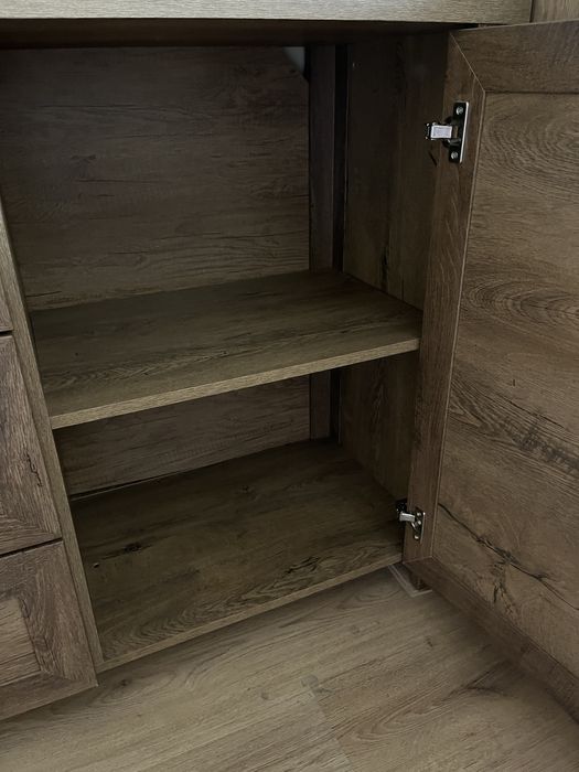 Шкафове и плот комплект в перфектно състояние без забележки