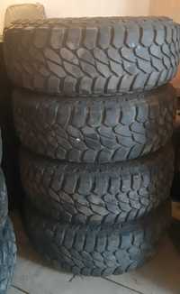 Pirelli scorpion MTR. 285/75/R16.