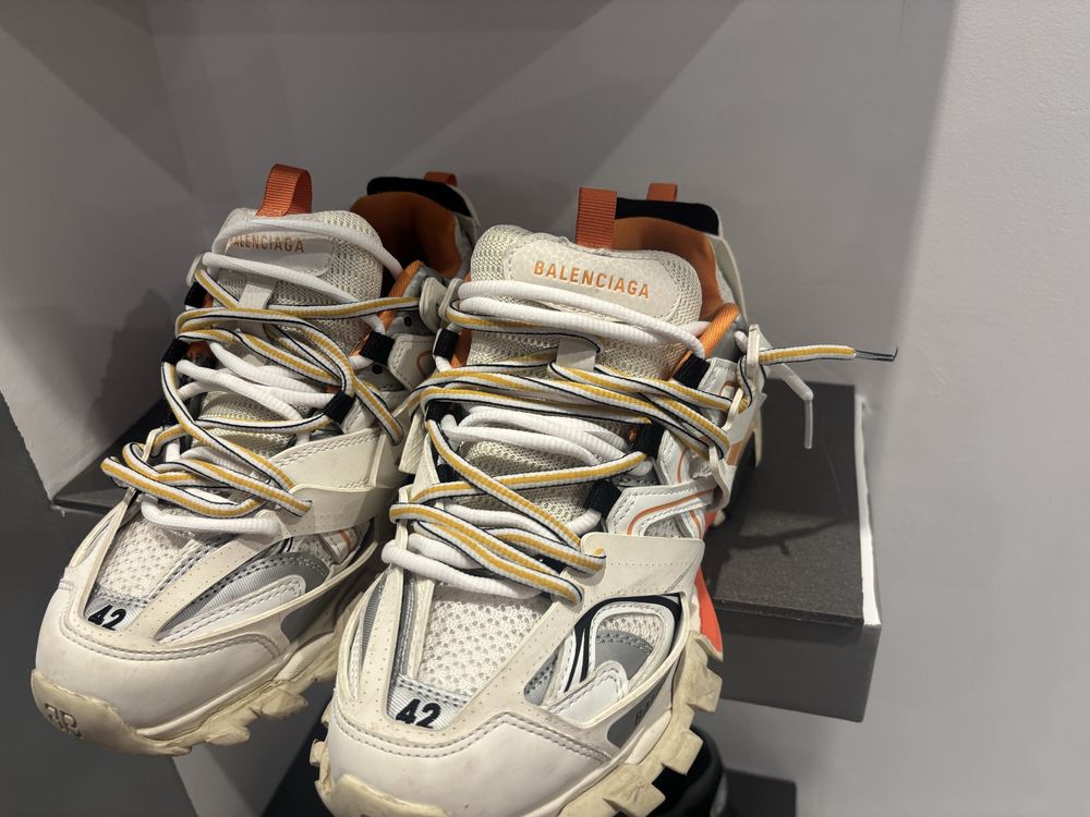 Balenciaga track