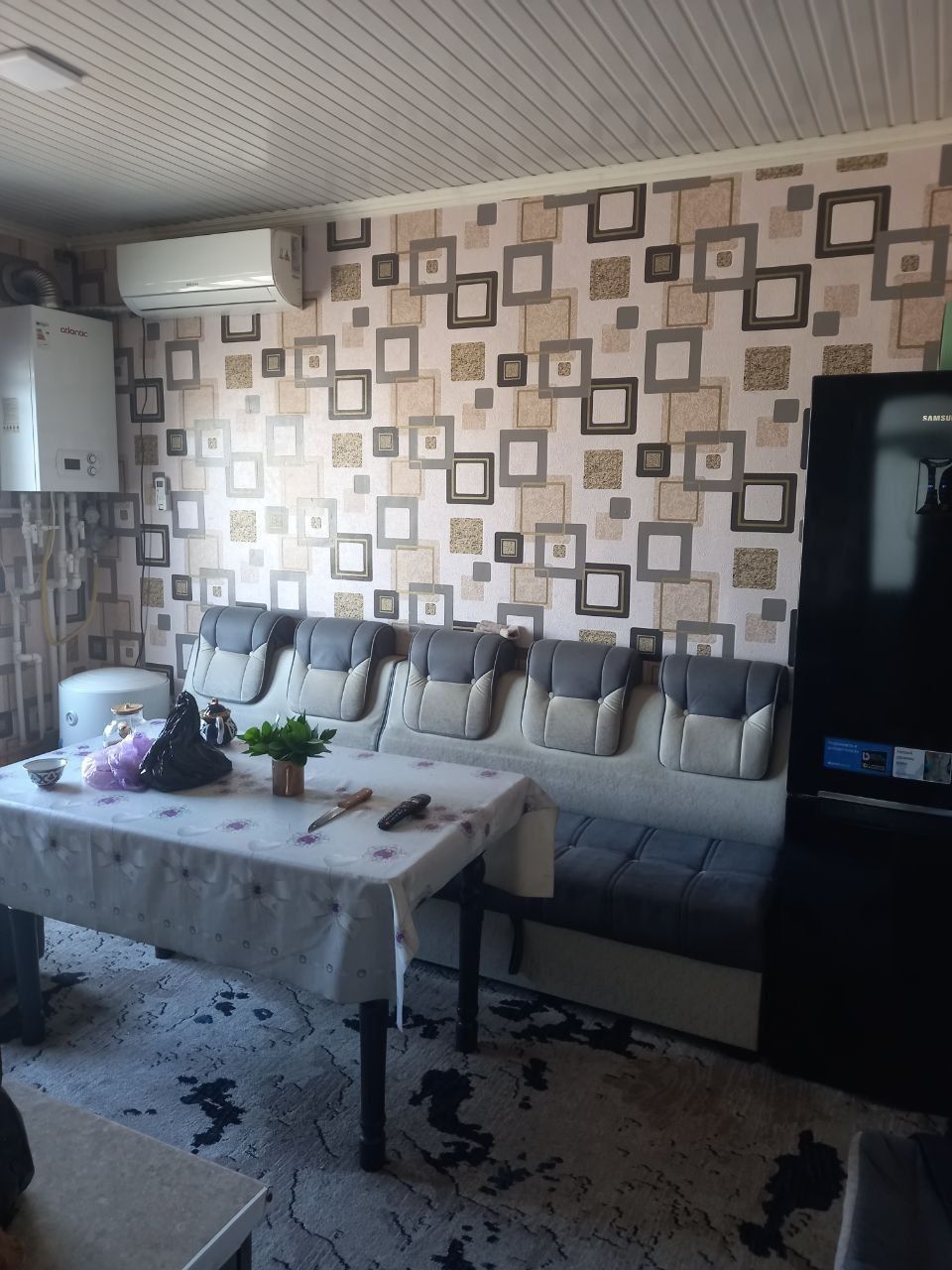 Участок сотилади. 1,5 сотих. 6 хона. Абдурахманов.