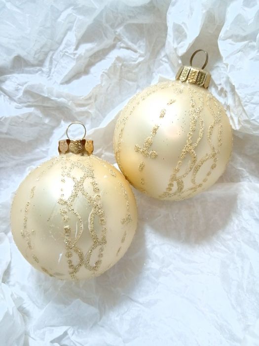 2 globuri de Craciun din sticla pictate manual