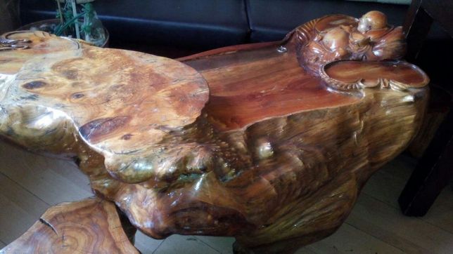 Деревянный чайный стол из корня дерева.