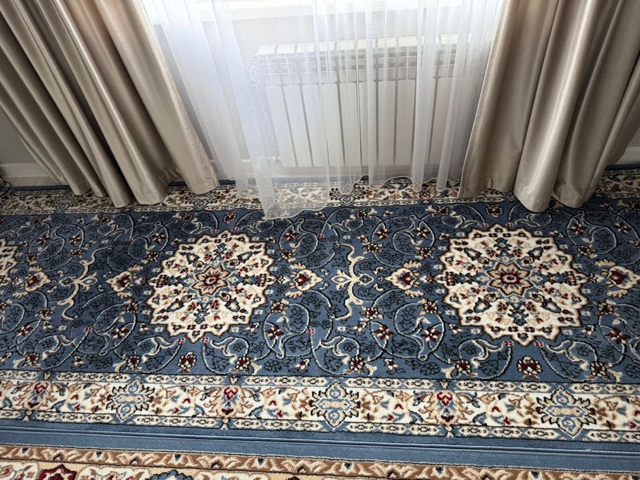продаю ковры в зал и прихожую