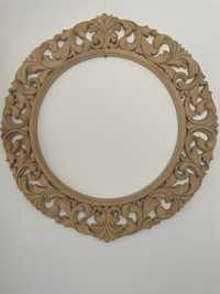 Rama oglinda sculptata in lemn de tei.