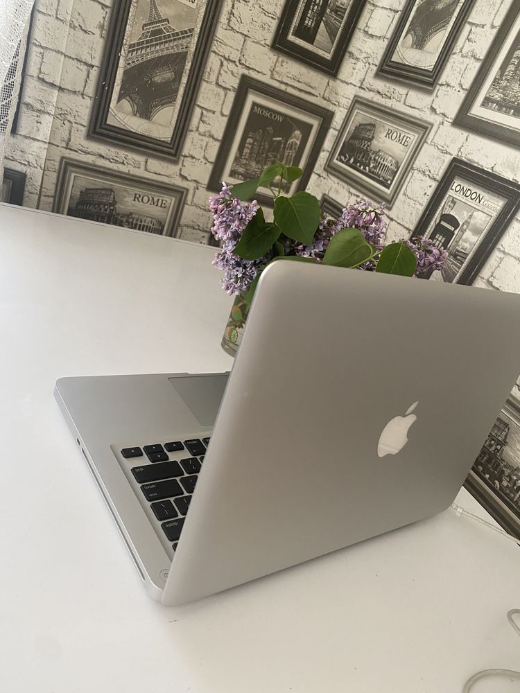 Продам MacBook  Pro 13 Core i5    .