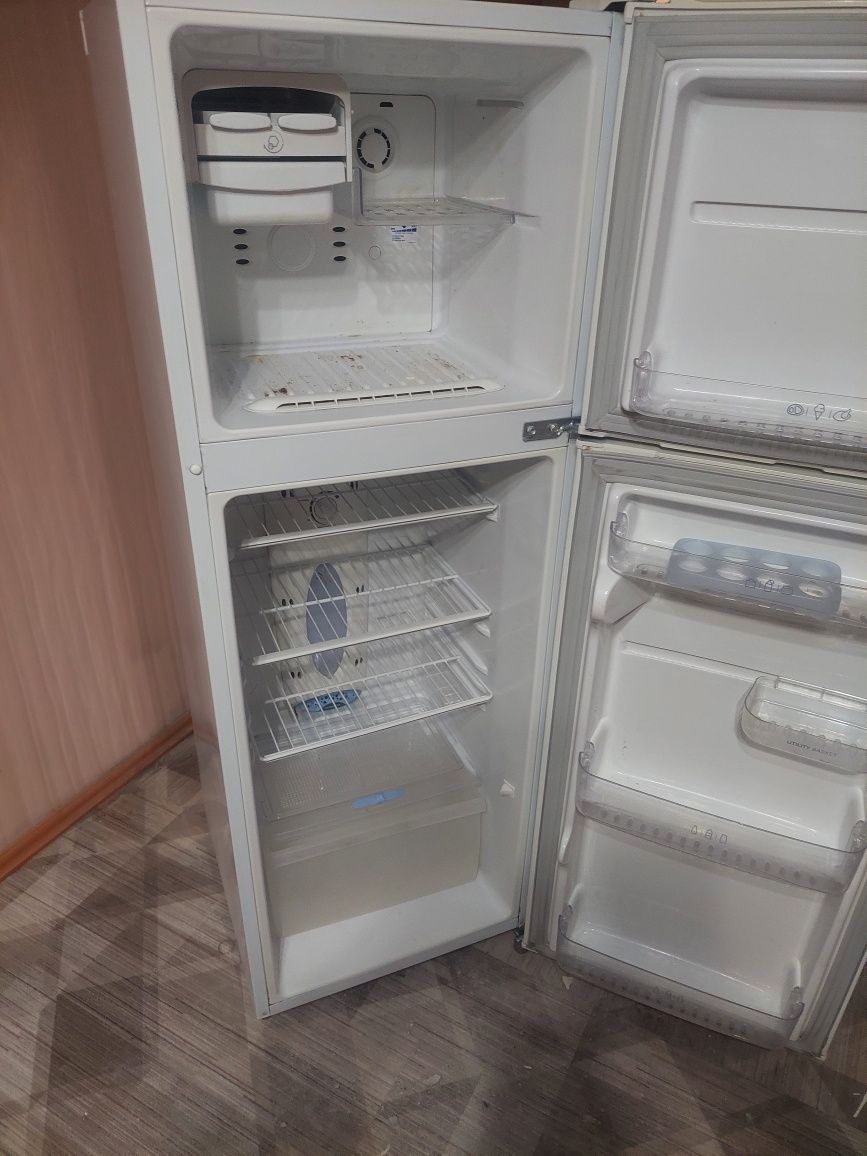 LG. Холодильника Продам