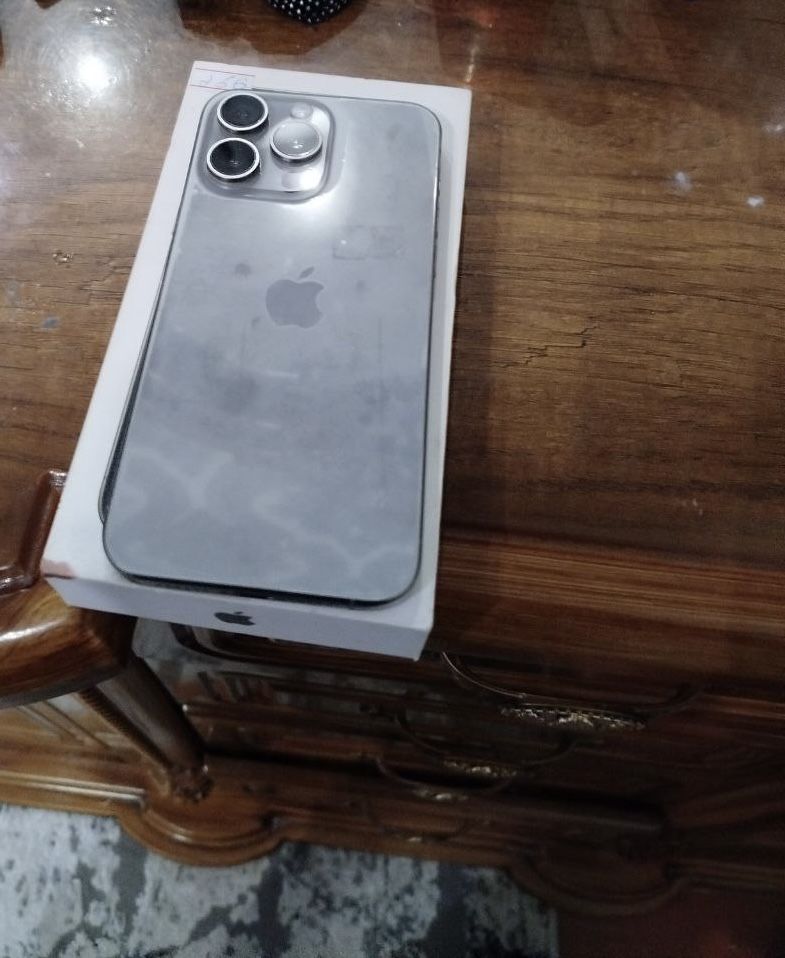 Iphone 15 pro max 256 ideal xolatda chizilgan qirilgan joyi yuq