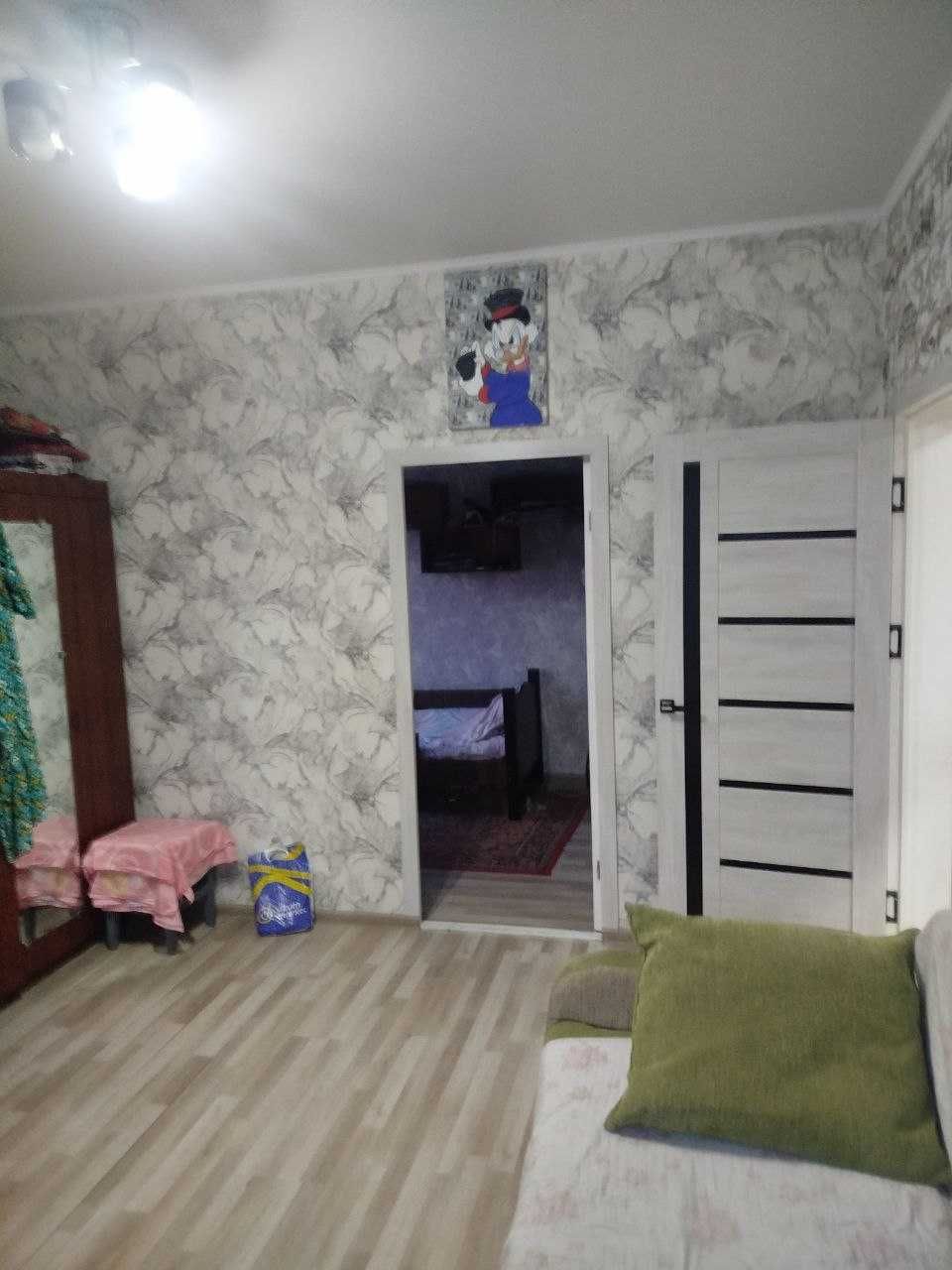 Продается своя квартира переделанная в 3х комнатную.