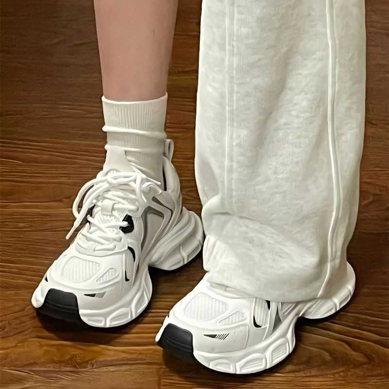 Кроссовки белые, легкие с сеточкой, новые с 37 по 40 размер