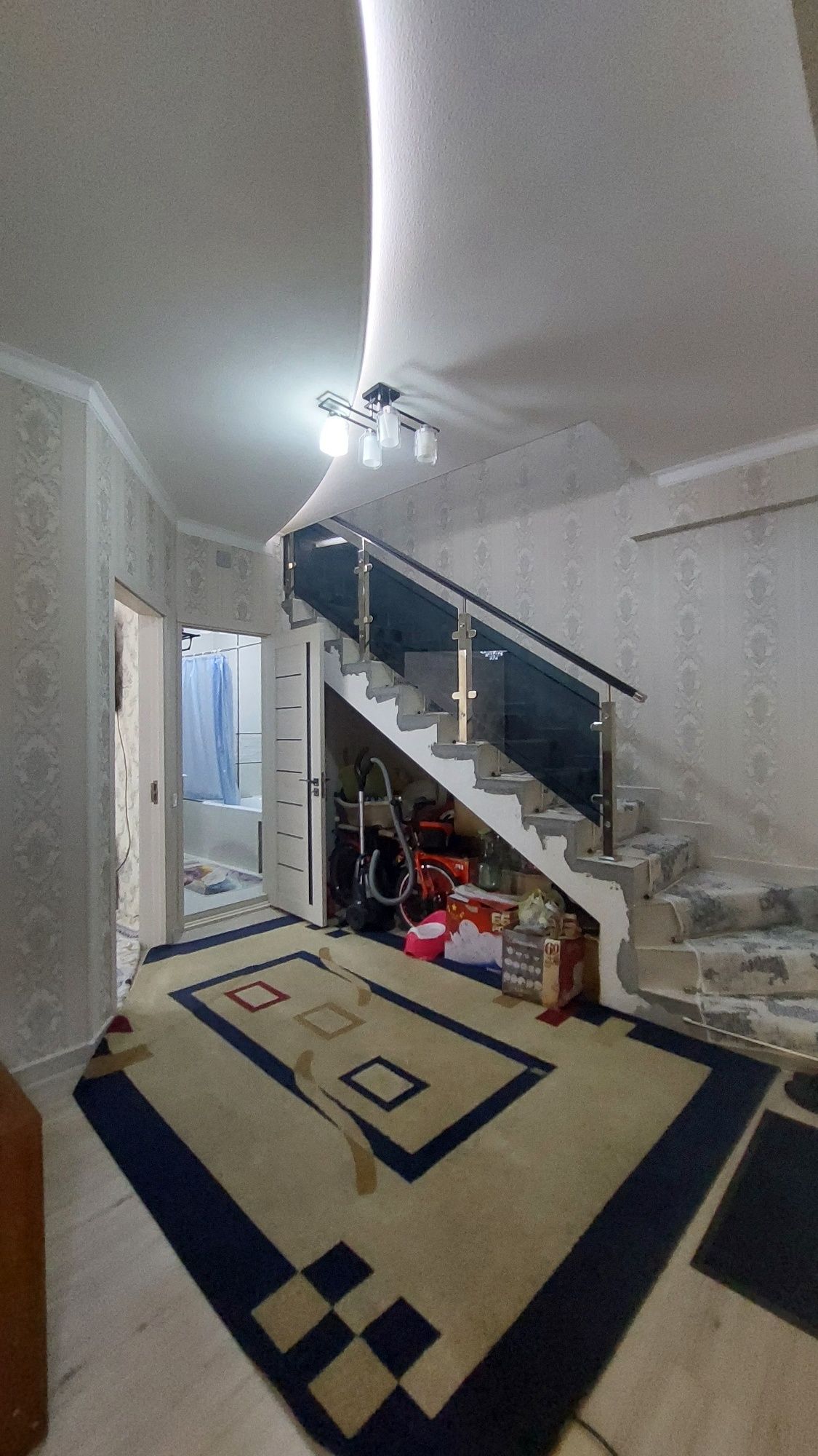 5 комн. квартира (дуплекс). Сергели, метро 4-bek. 500 м. Дом кирпич.