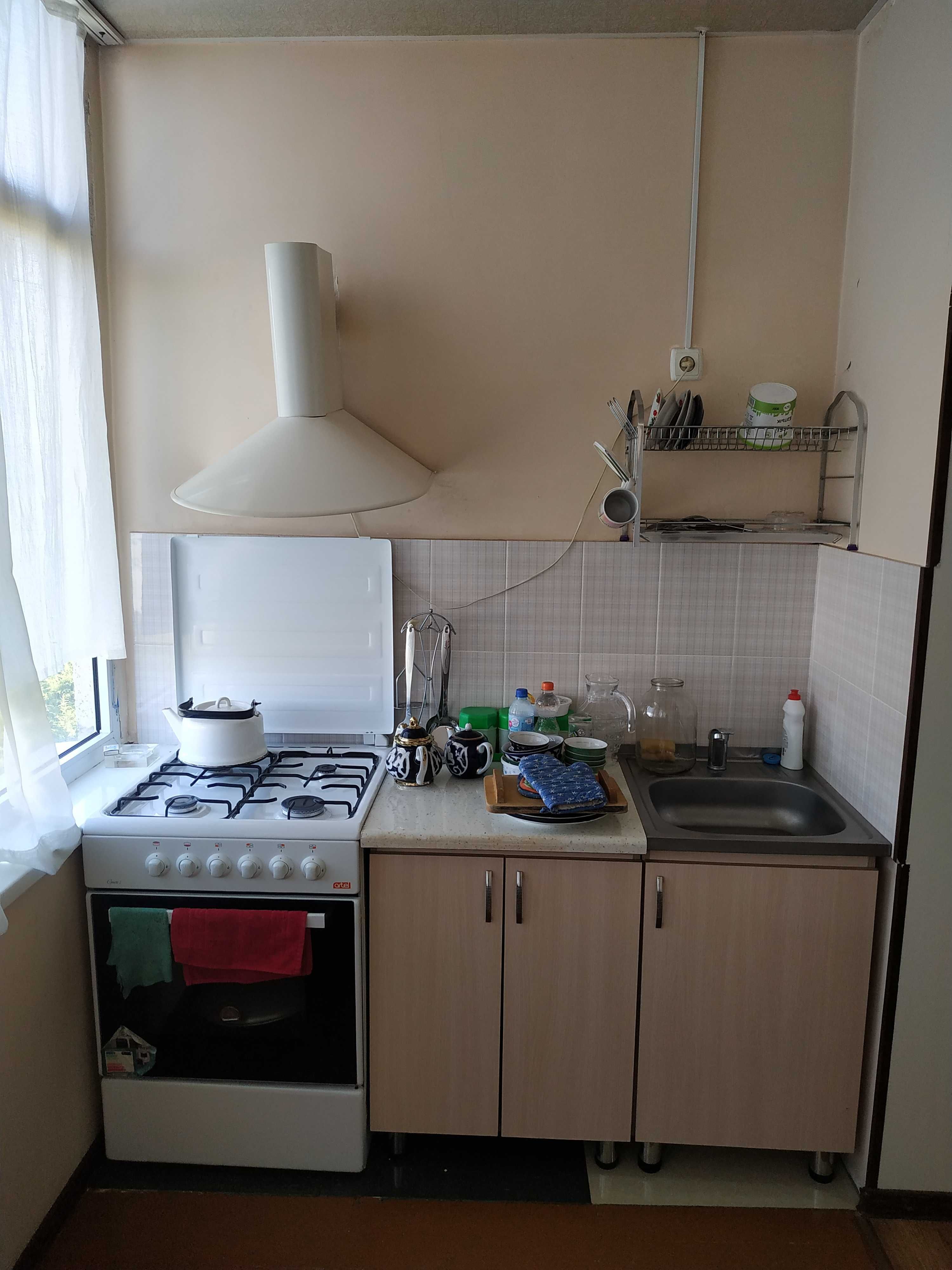 Продам СВОЮ квартиру на Урикзаре 2/3/4 кирпич 77 серия 2×6 балкон