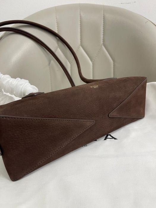 Alaia le teckel естествен велур