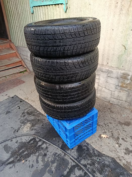 Продам комплект зимних шин