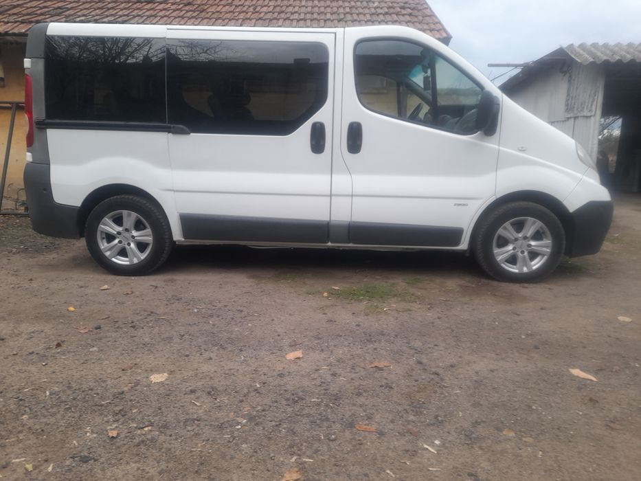 Opel Vivaro 9locuri motor 2.0 înmatriculata 2010.