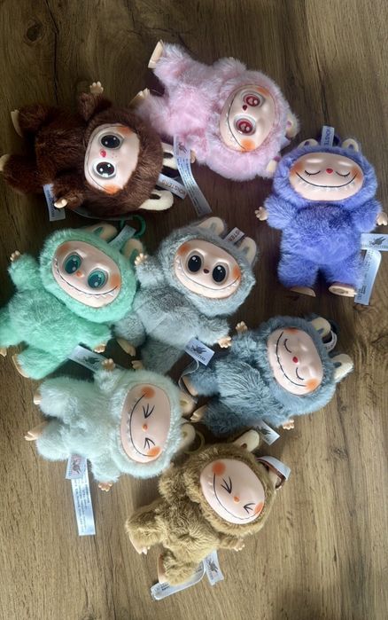 Лабубу игрушки и браслеты