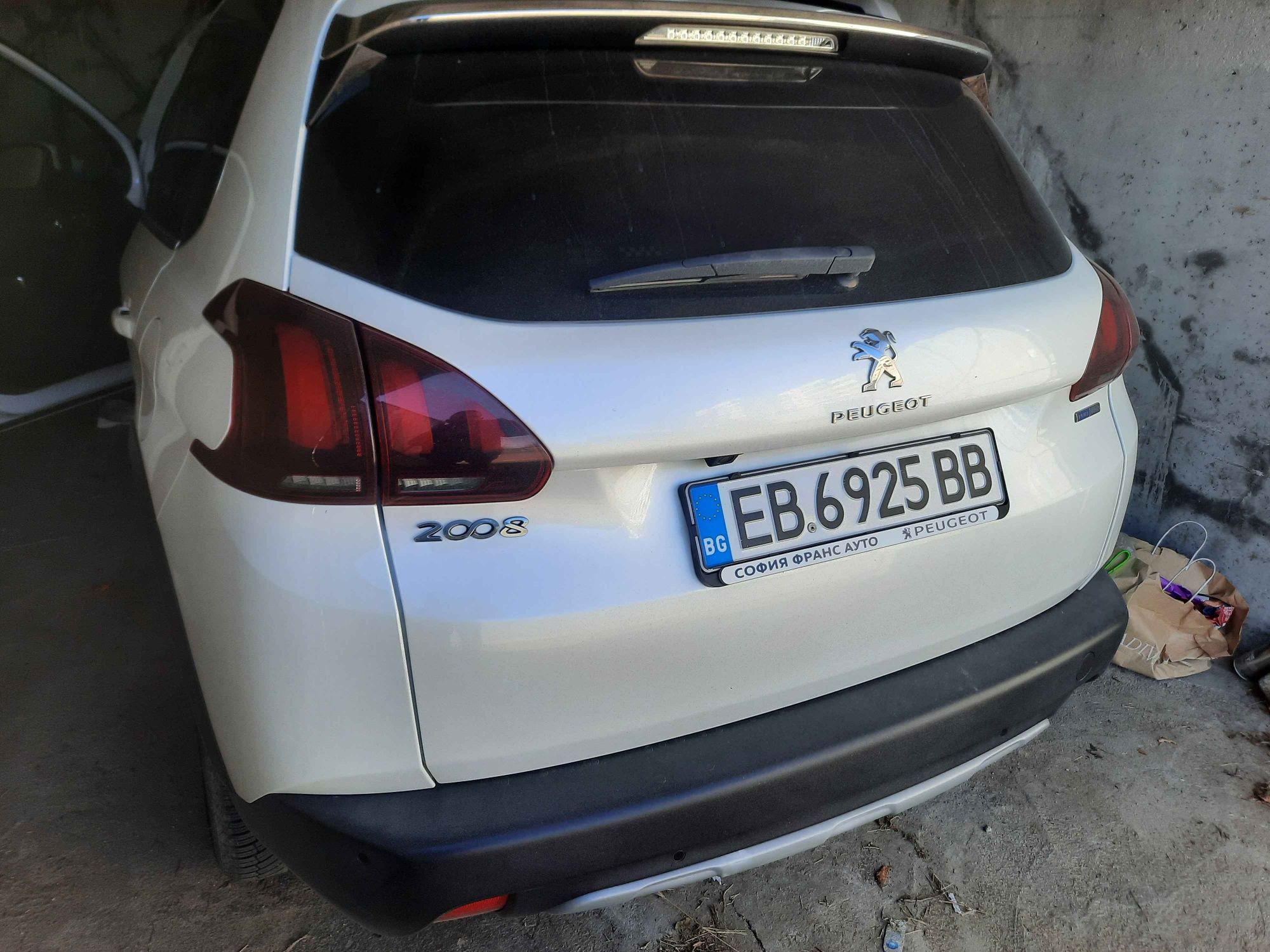Автомобил Пежо 2008