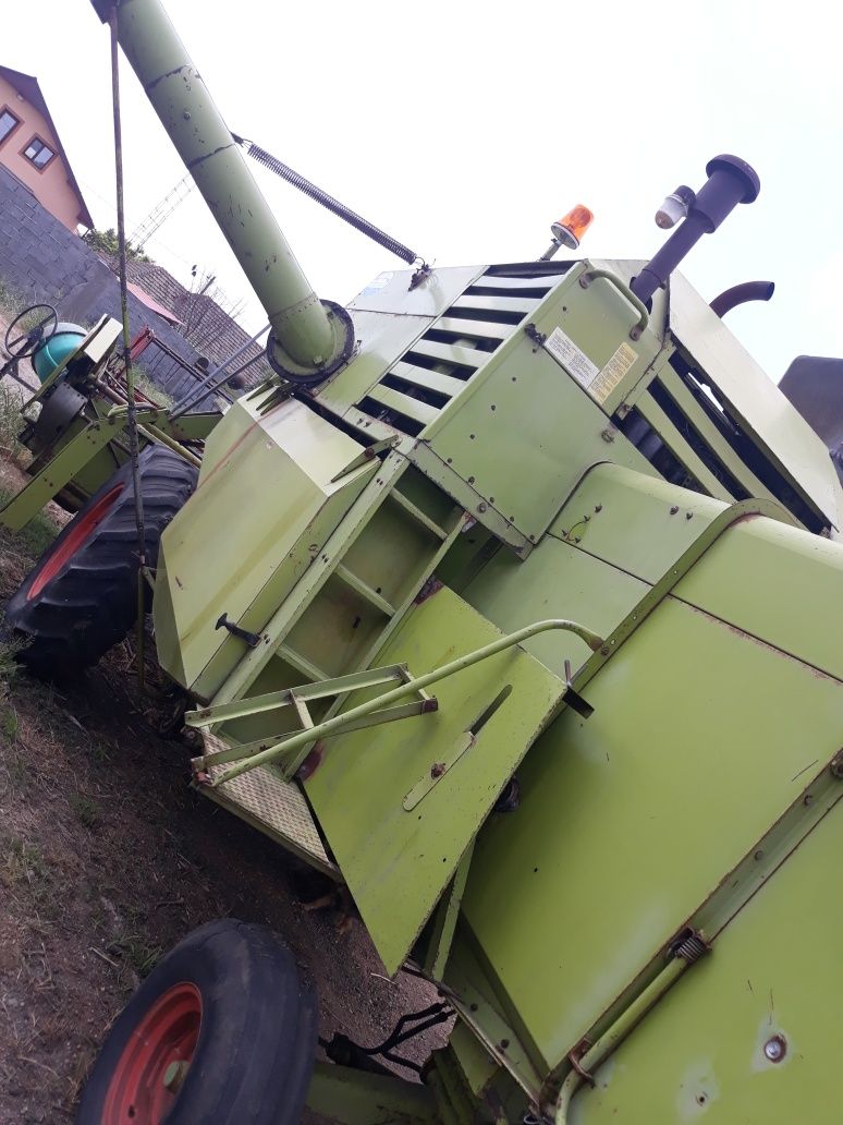 Dezmembrez New holland clayson 5140