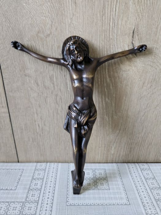 Crucifix din bronz ,marcat si semnat
