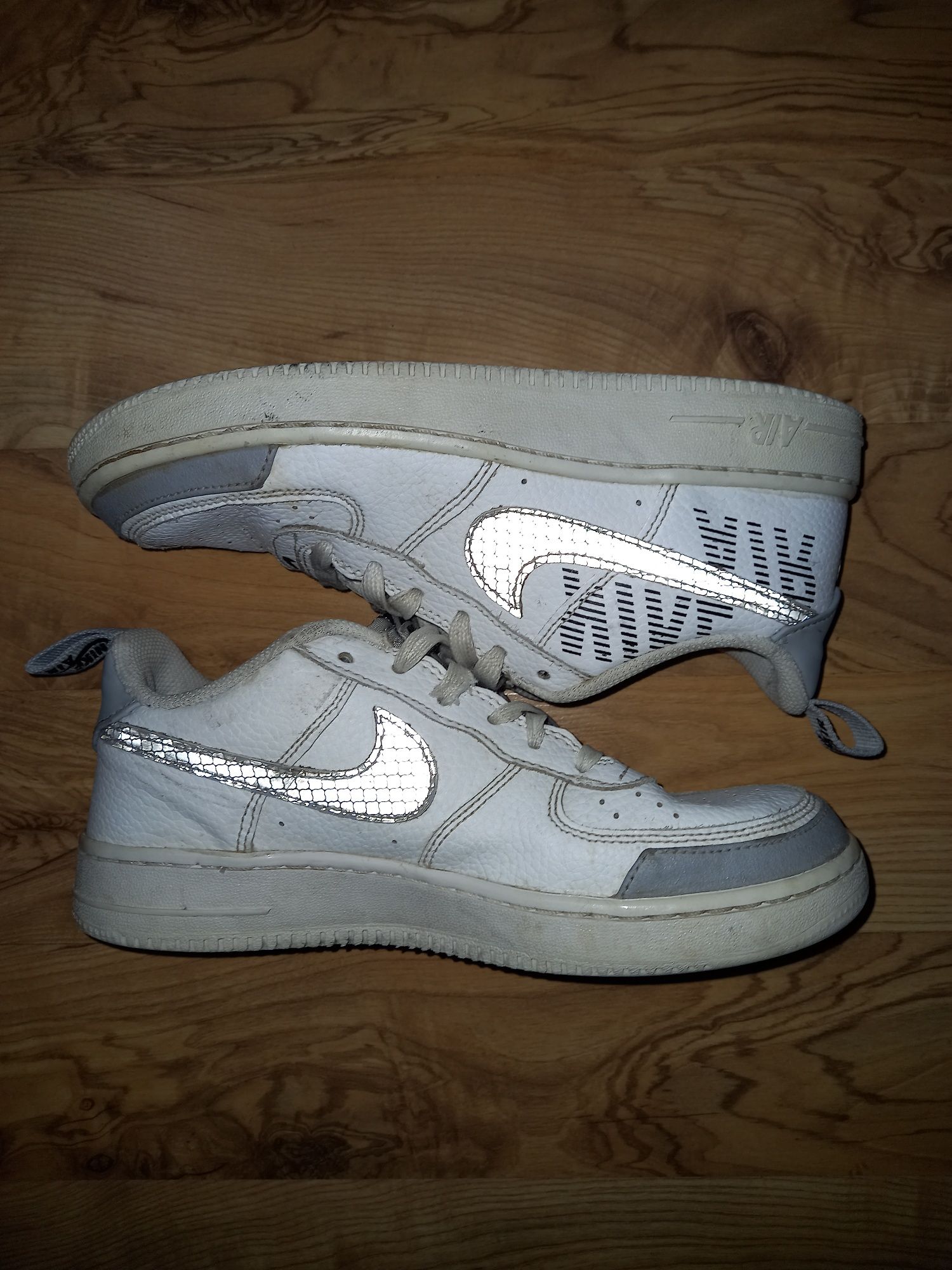 Nike AirForce 1 LV