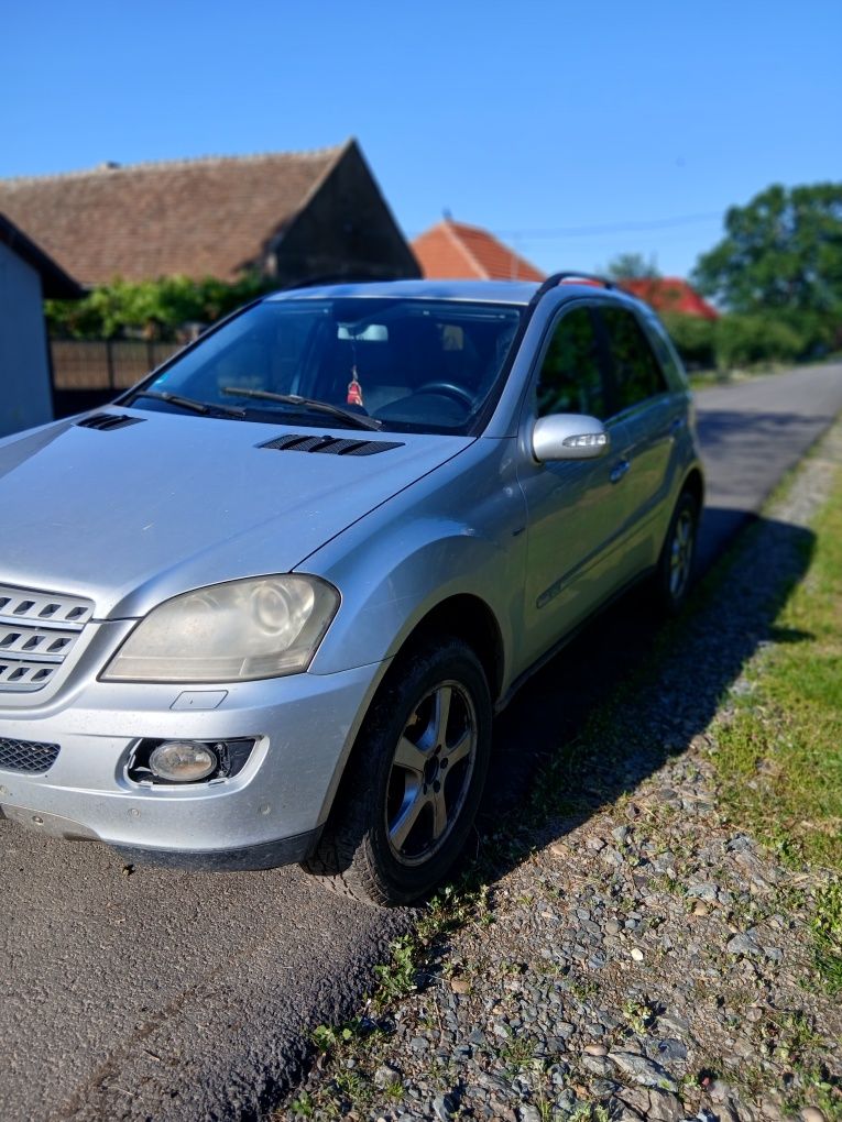 Vând Mercedes ml 320