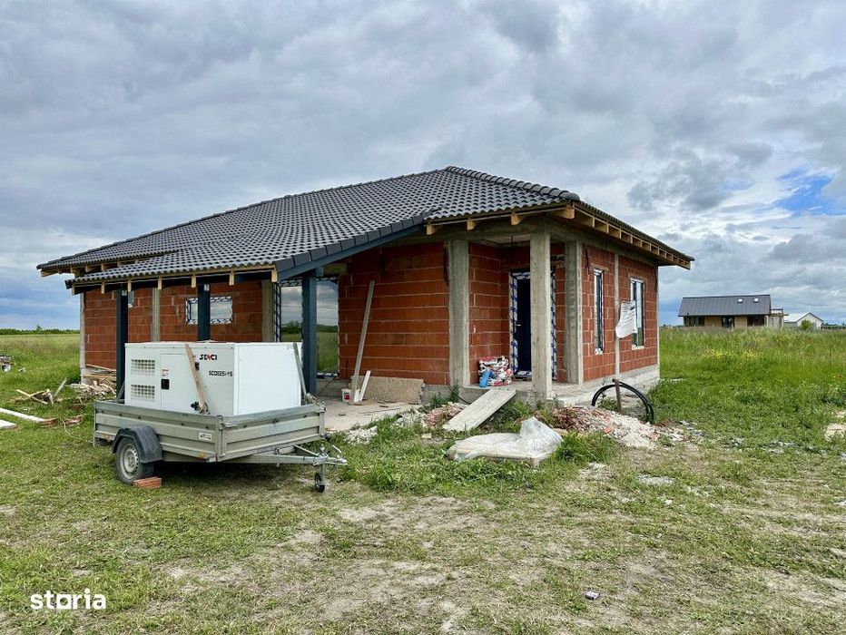 Casa 4 camere, 105 utili, 566 teren, pompa de caldura, Sanmihaiu Roman