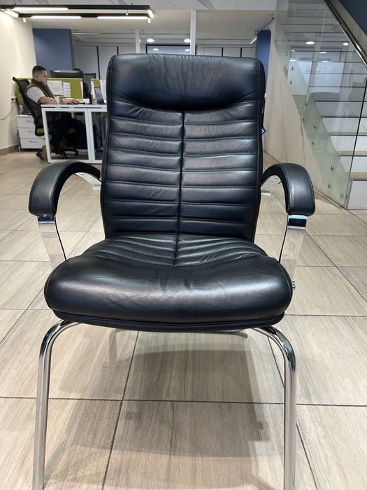 Продам кресла кожаные в хорошем состоянии