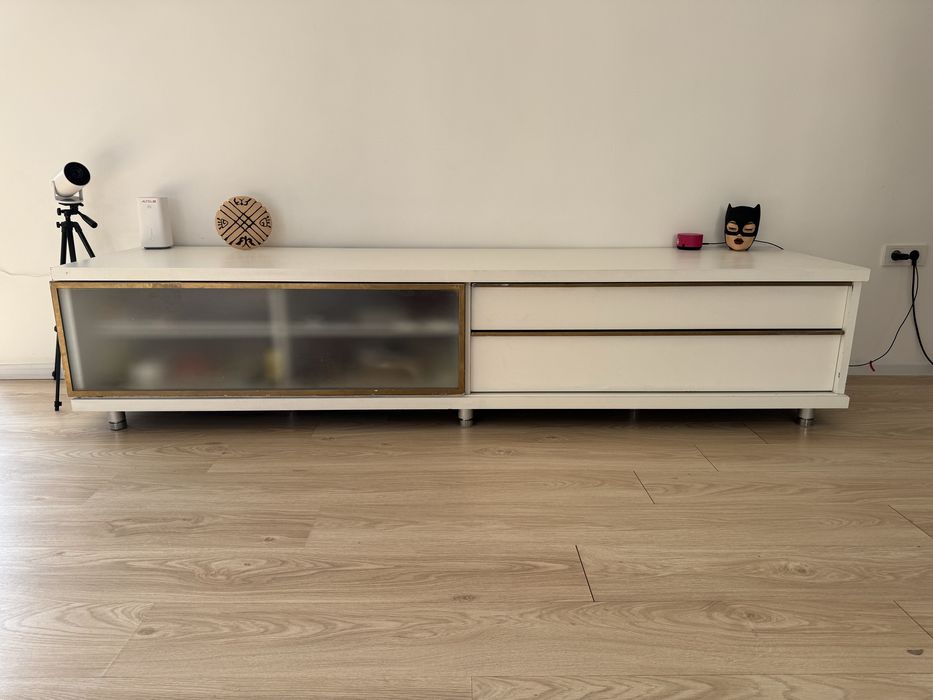 Продаю стильную и вместительную тумбу в отличном состоянии!