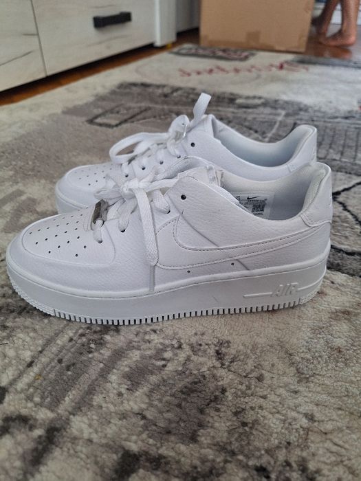 Adidasi Nike air force 1 noi 40 pilele