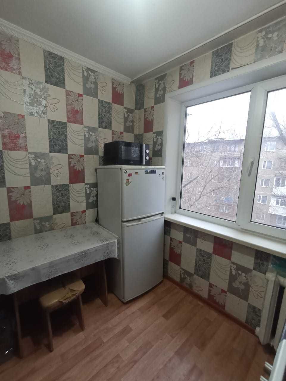 Продам 2 ком на 12мкр возле остановки (помогу оформить ипотеку)