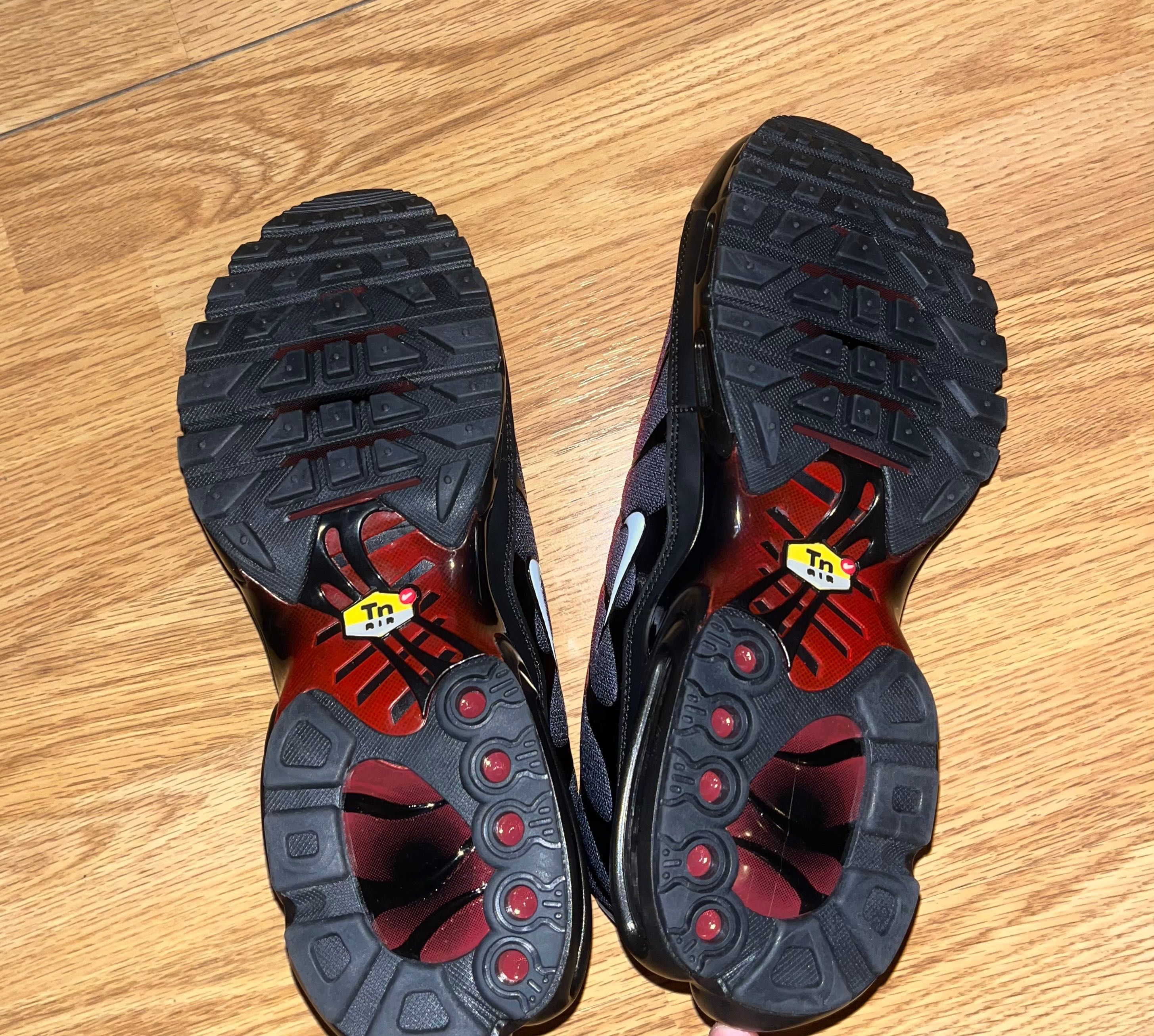 Nike Air Max Plus  "Deadpool”