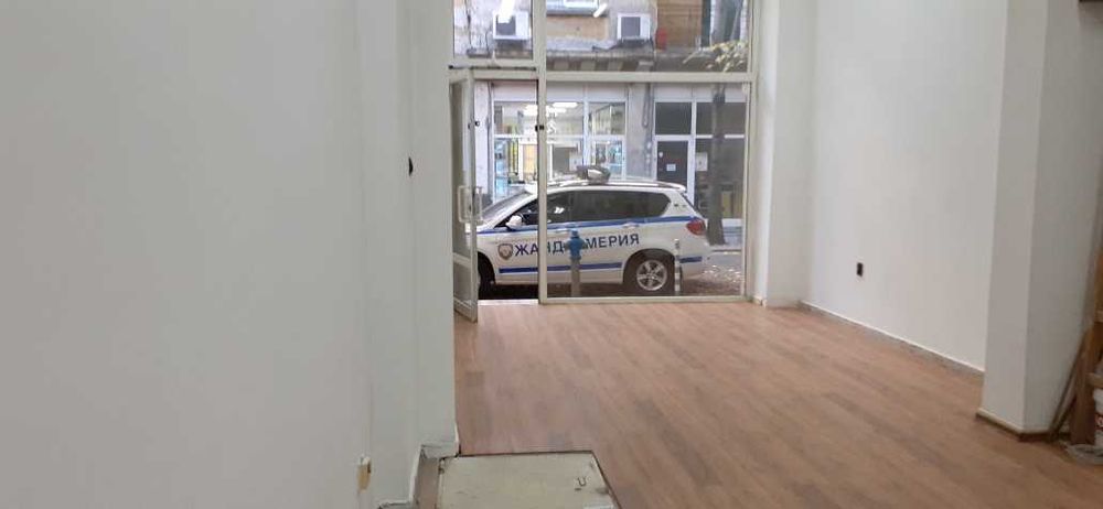 магазин под наем в Центъра