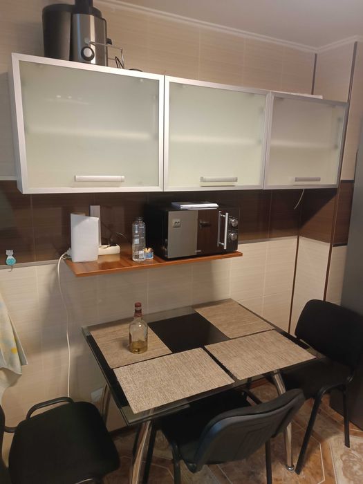 Închiriez apartament 3 camere decomandate etaj 2 zona HCC