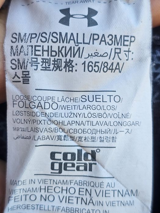 Under Armour суичър – Loose Fit, M размер, черно-сив камуфлаж