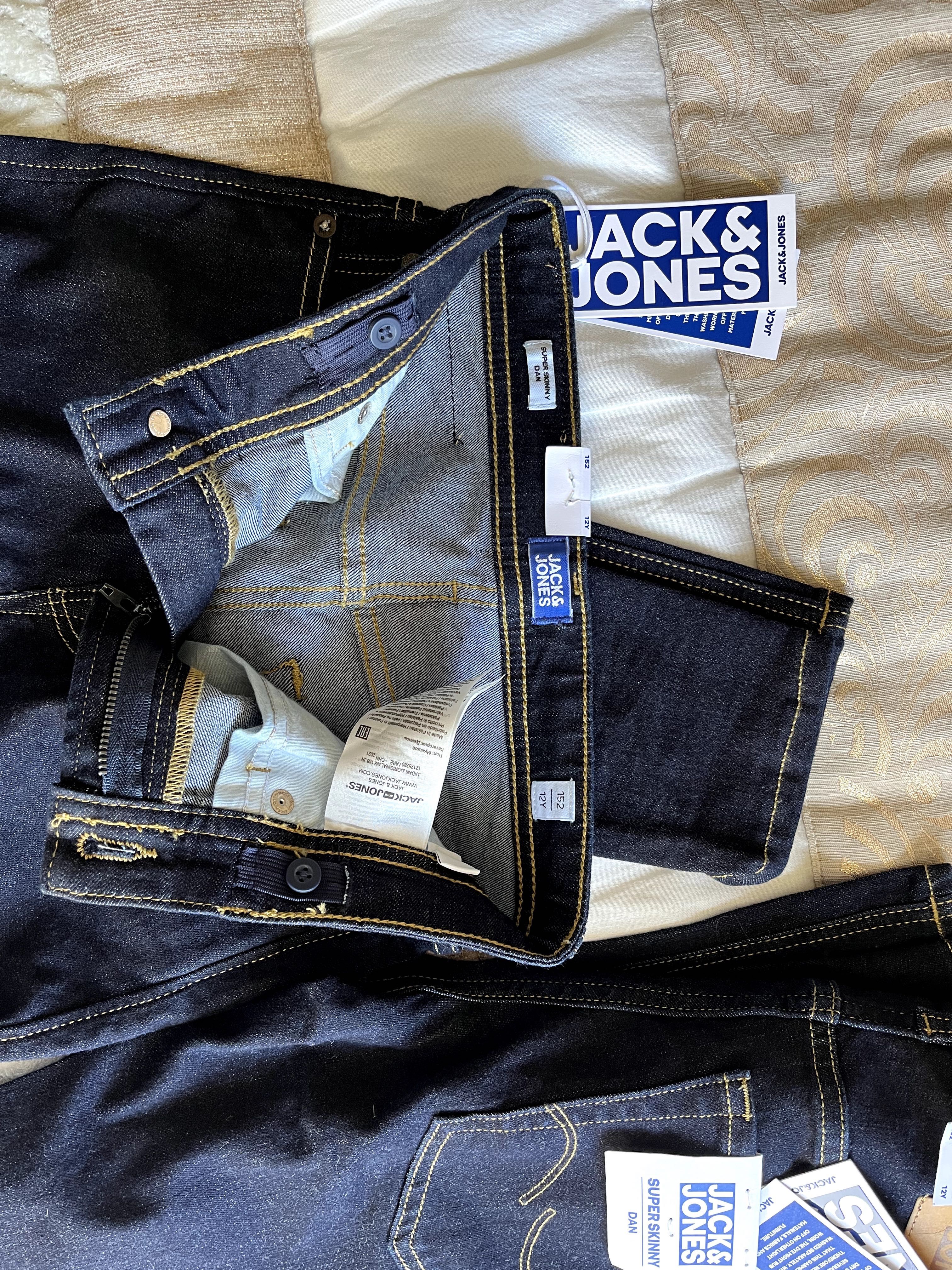 Детски дънки JACK & JONES модела е slim за момче