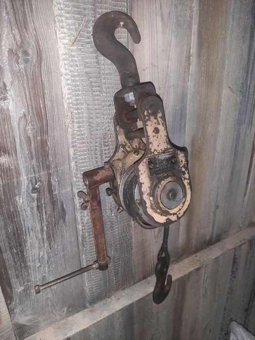 Продам лебедку грузоподлемность 300 кг