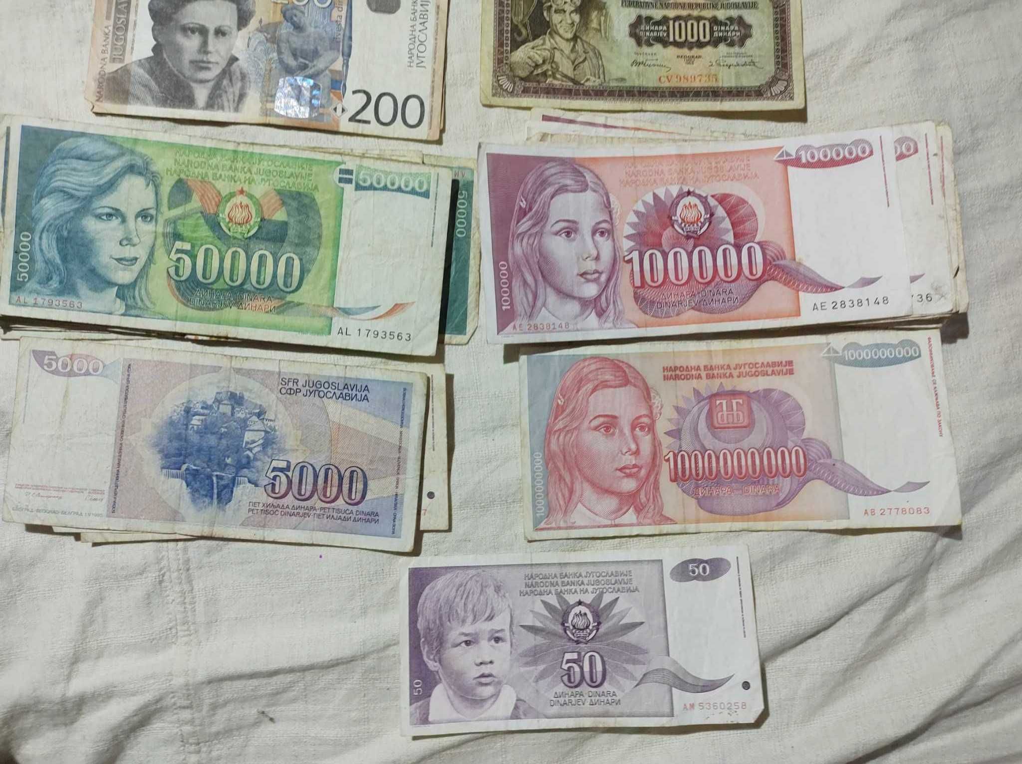 23 вида Югославски банкноти 400 на брой