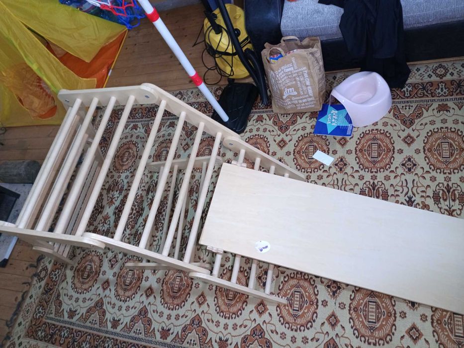 6+1 Монтесори-триъгълник на Пиклер и рампа за катерене/пързалка