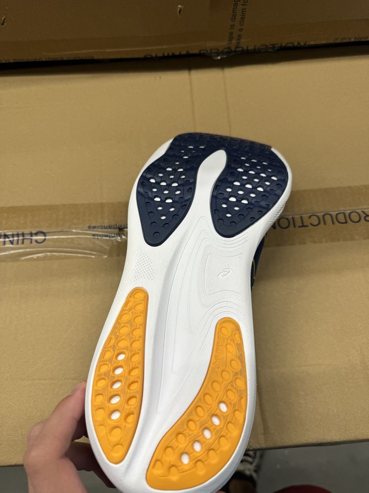 Обувки asics