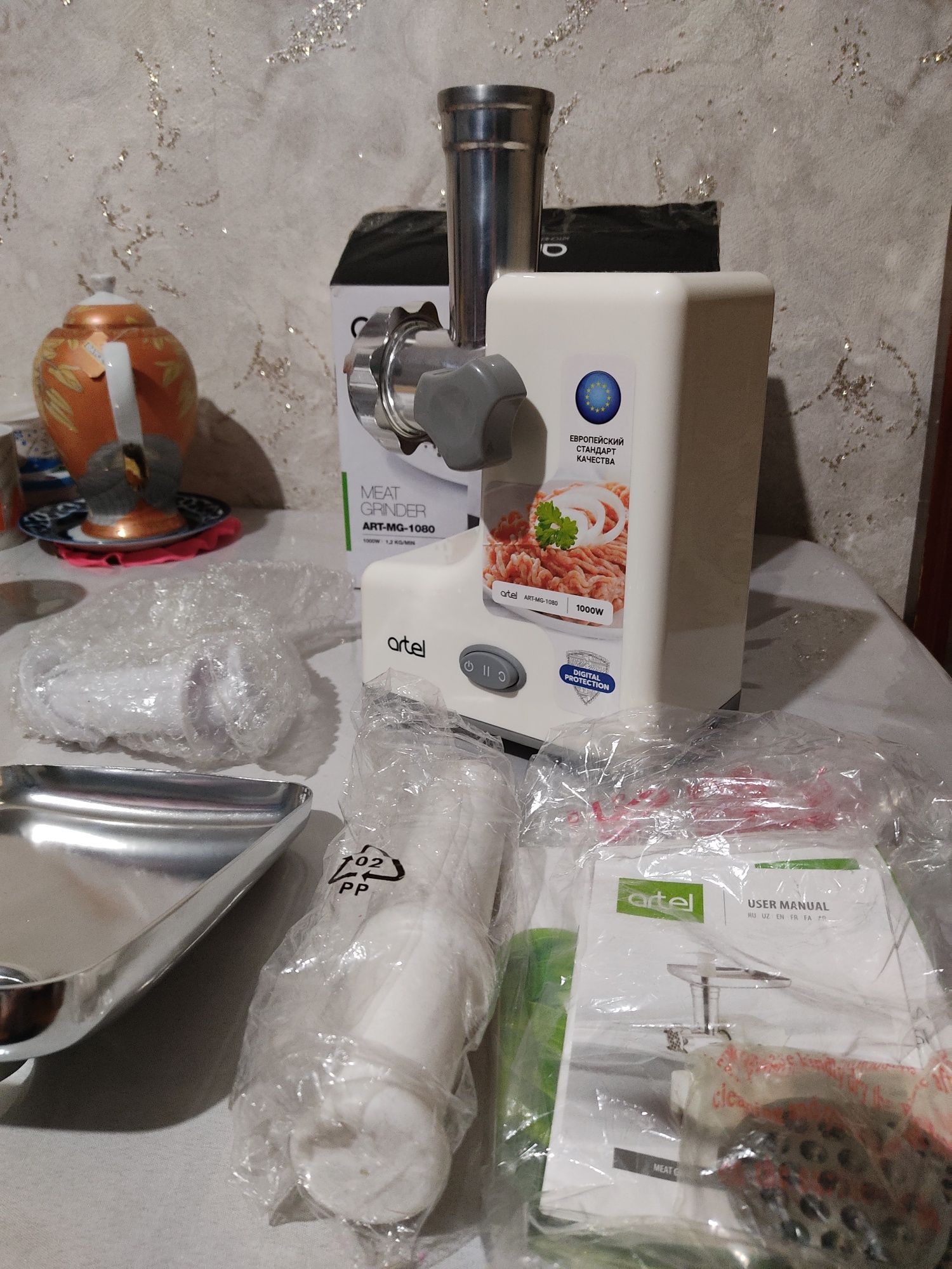 Продаю электрическую мясорубку