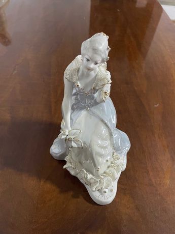 Frumoasa domnisoara figurina din portelan "stipo" 17 / 13 cm