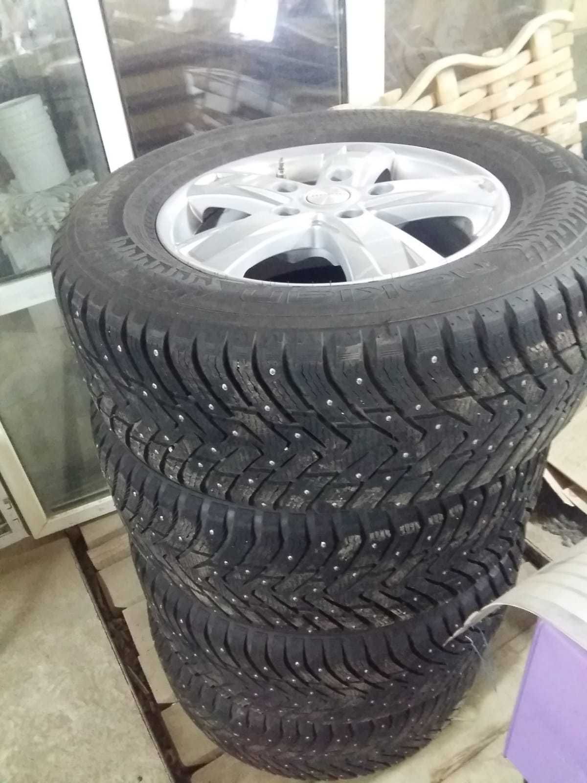 Продам шины с дисками Nokian Hakkapeliitta 8 SUV 285/60 R18