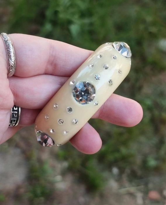 Veche bratara din bachelita de culoare crem