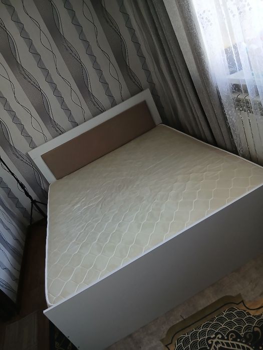 Продам двухспальную кровать.