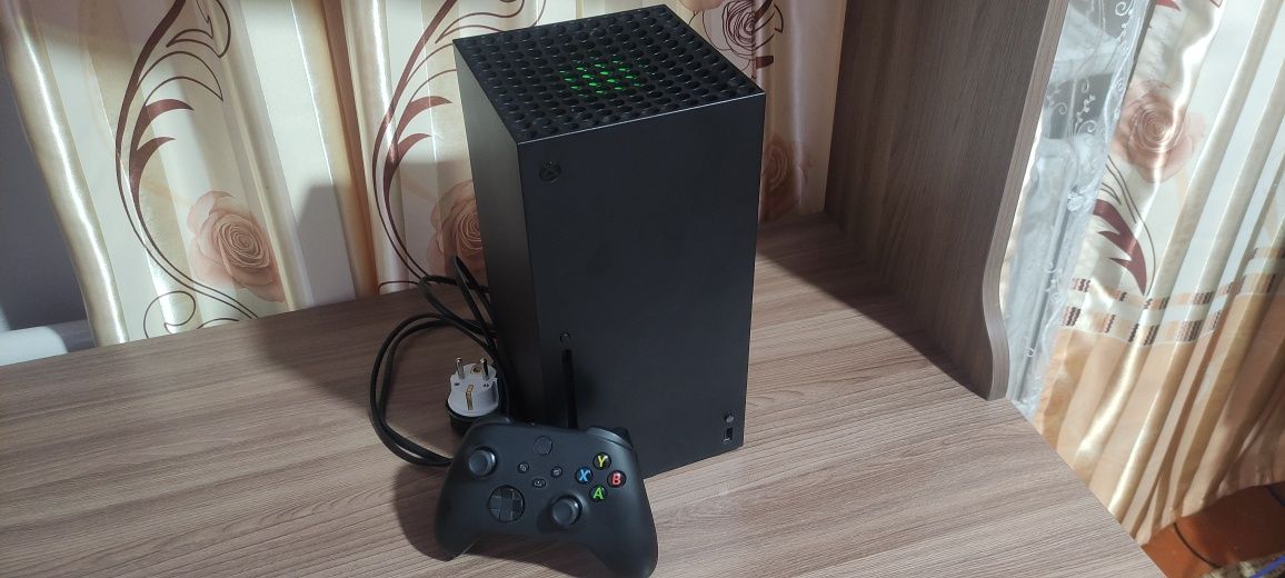 Продам xbox series x 1 ТБ.