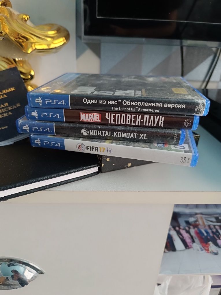 Продаю прошитый ps4 10.01