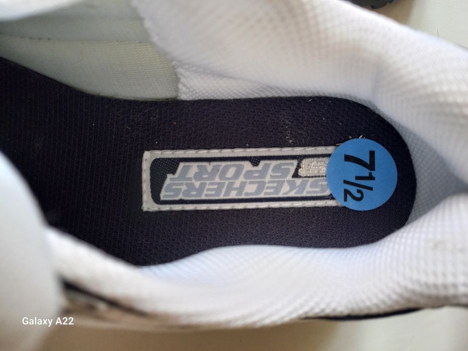 Продаются кроссовки Skechers