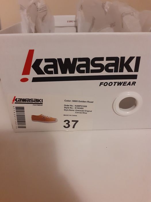 Teniși originali Kawasaki, 37